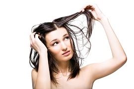 Utiliser un sérum pour réparer ses cheveux Utiliser un sérum pour réparer ses cheveux