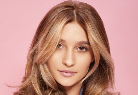 Mettez en valeur votre coupe avec la technique « Rogue Hair »